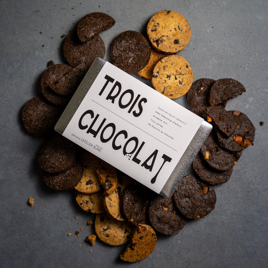 トロワショコラ缶